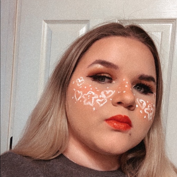 Meet your Posher, Camryn - Picture 1 of 1